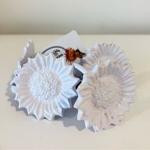 White metal sunflower shaped napkin rings SET OF FOUR brand new with tag